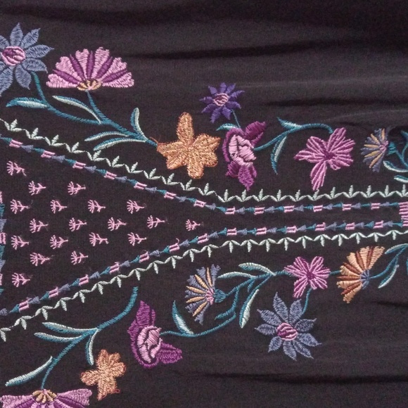 Style & Co embroidered top - Picture 2 of 9